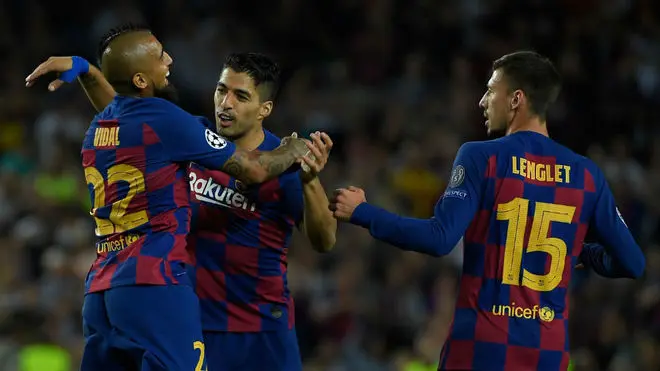 Luis Suárez salva al Barcelona con un doblete