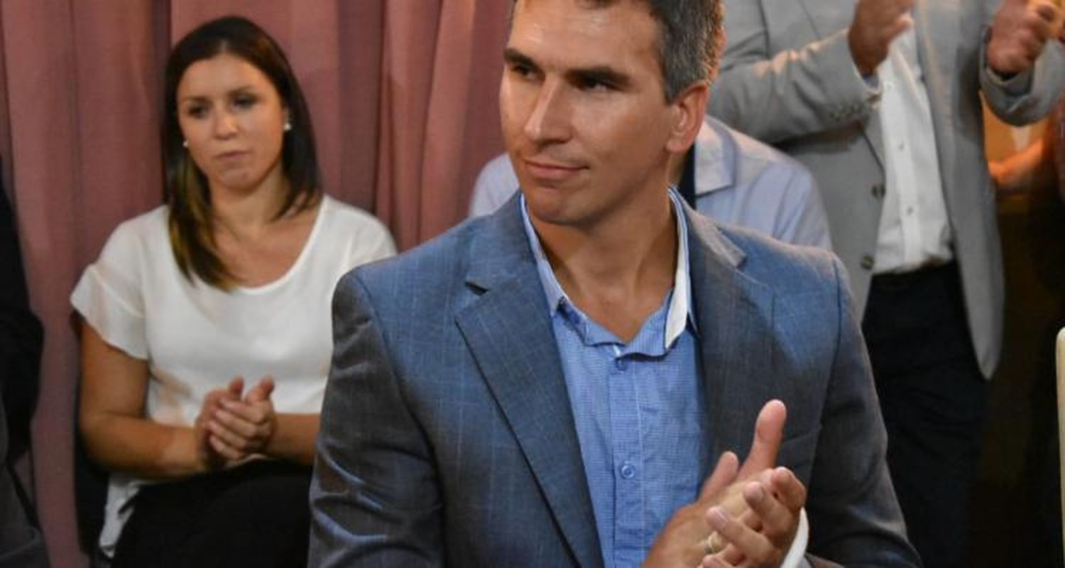Desde hoy, Juan Luis Garavaglia reemplaza a Cecilio Salazar en la intendencia