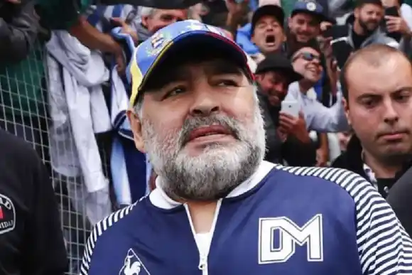 Hackearon la cuenta de Facebook de Diego Maradona y publicaron escalofriantes mensajes