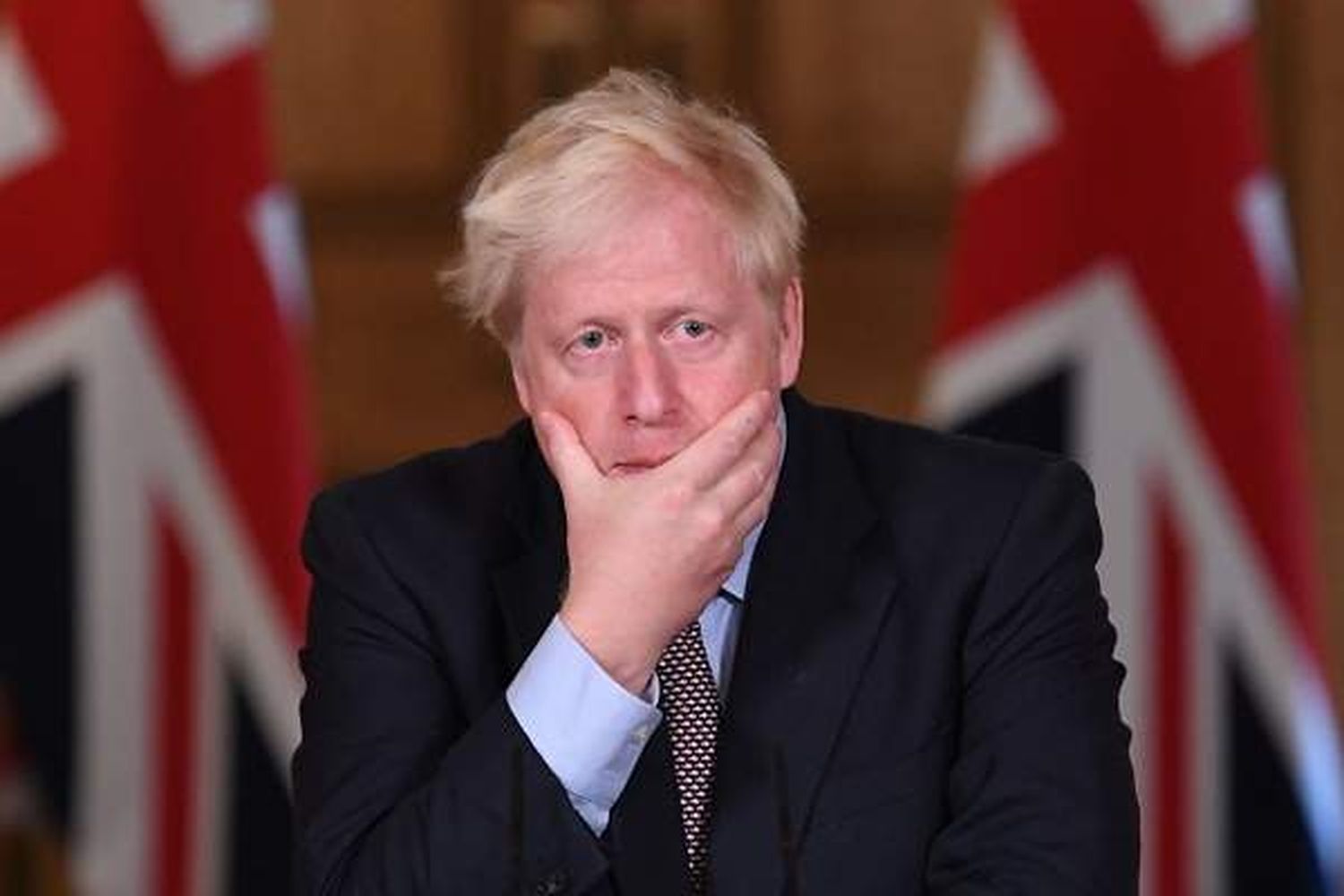 Boris Johnson podría vacunarse contra el COVID-19 en TV