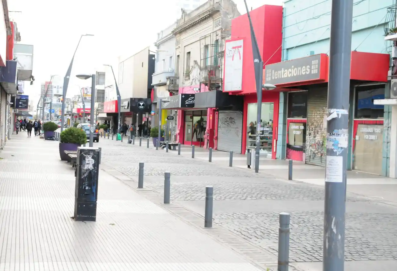 ¿Qué rubros pueden abrir hasta las 20 desde este lunes?