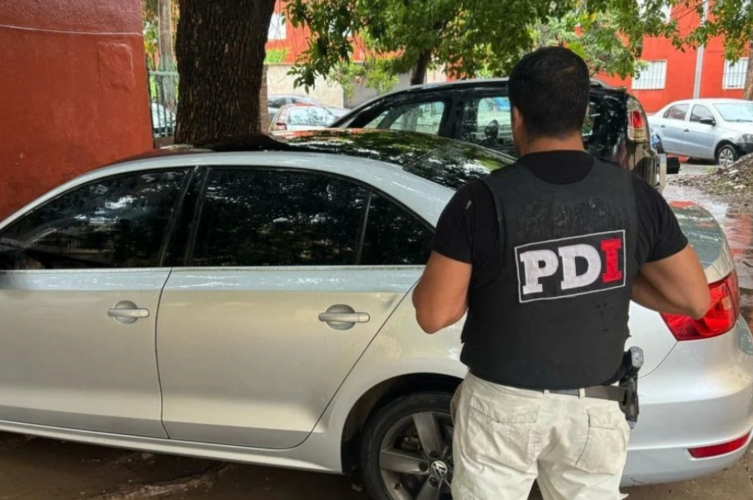 El auto que habría manejado el imputado durante el ataque.