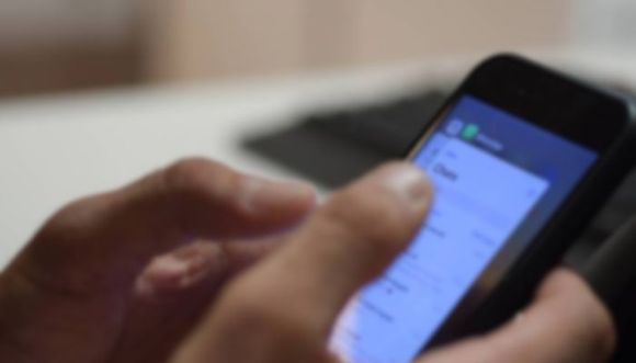 Depositó 98 mil pesos para comprar un iPhone y la estafaron