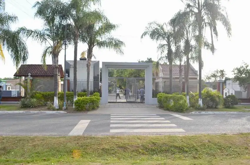 Laguna Blanca: Hallaron el cuerpo
sin vida de un joven en el cementerio