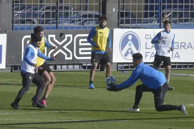 Alfaro define el equipo para recibir a Estudiantes y Tevez sería titular
