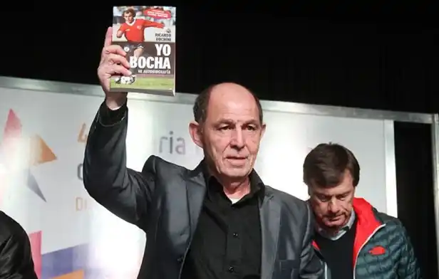 Ricardo Bochini presentó su libro en Paraná 