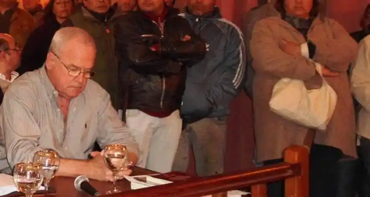 Gil aseguró que el problema económico del municipio es “muchísimo más grave” que los temas que se tratan en sesión