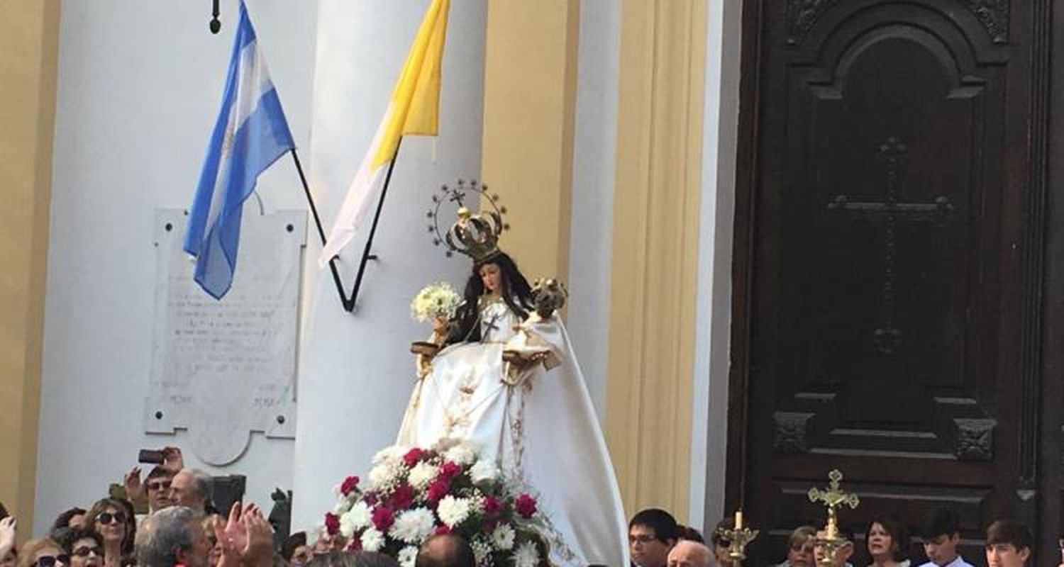 Día de la Virgen: La procesión llevó a la Patrona de San Pedro hasta la Iglesia del Socorro