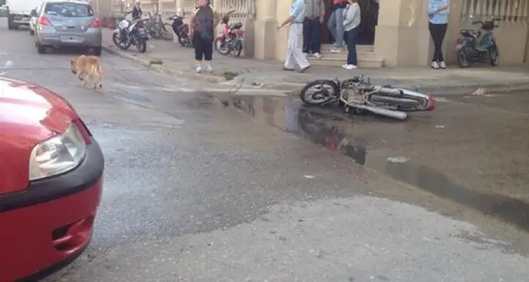 Motociclista hospitalizado tras accidente de tránsito