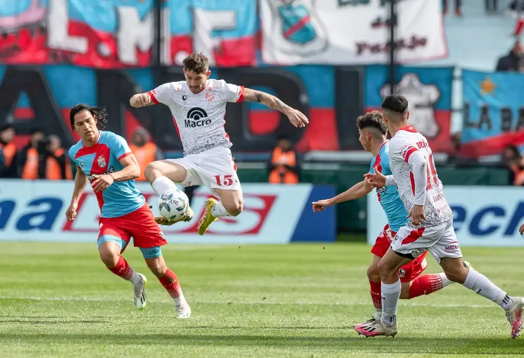 Instituto superó a Arsenal