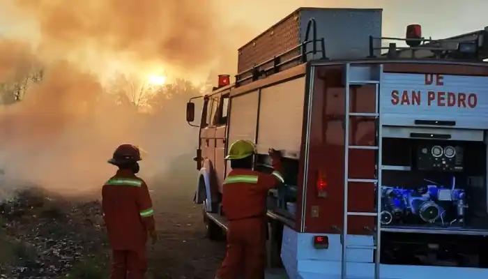 Las unidades de bomberos lograron sofocar de manera exitosa los cuatro focos de incendio.