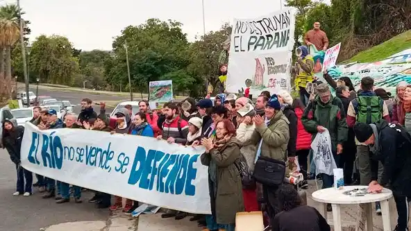 El Pueblo persiste contracorriente
