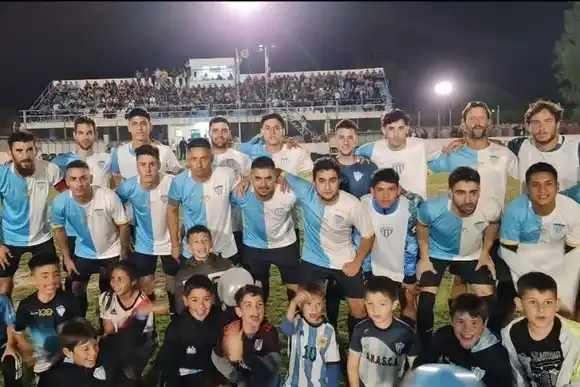 Argentino de Hto. y Atlético Esmeralda se adelantaron en las finales de la B 