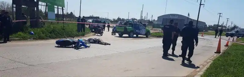 Motociclista muere al chocar contra un camión