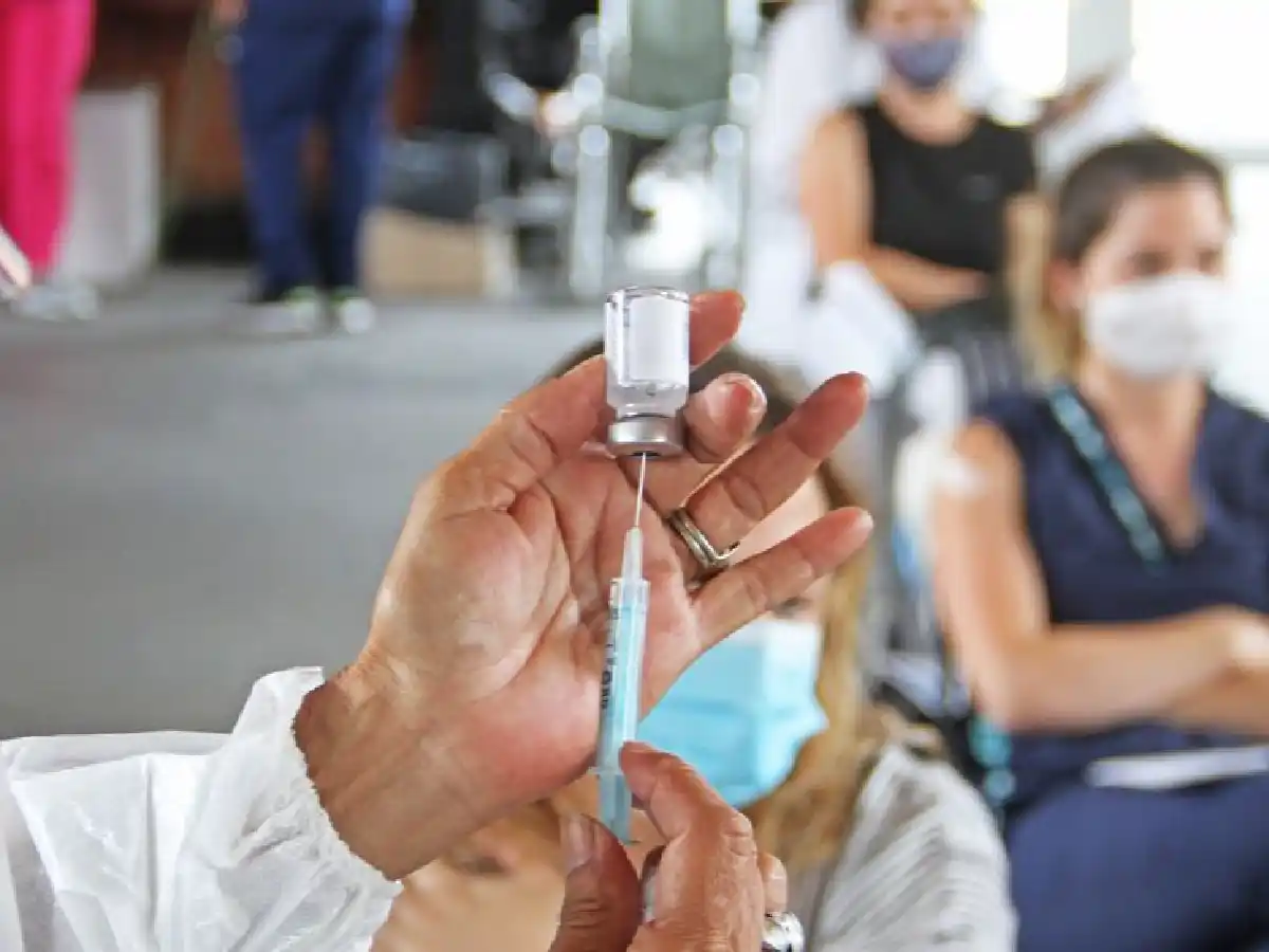 Reportaron 8.374  nuevos casos y  285  muertos por coronavirus en todo el país	