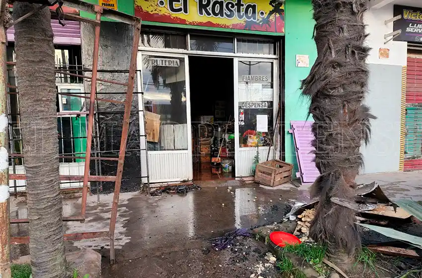 Se incendió un almacén y asisten a una mujer por inhalación de monóxido