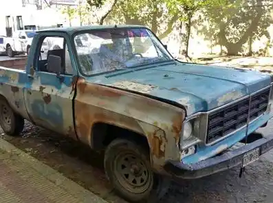 Tandil: Escapan del control, chocan patrulleros y golpen a la policía