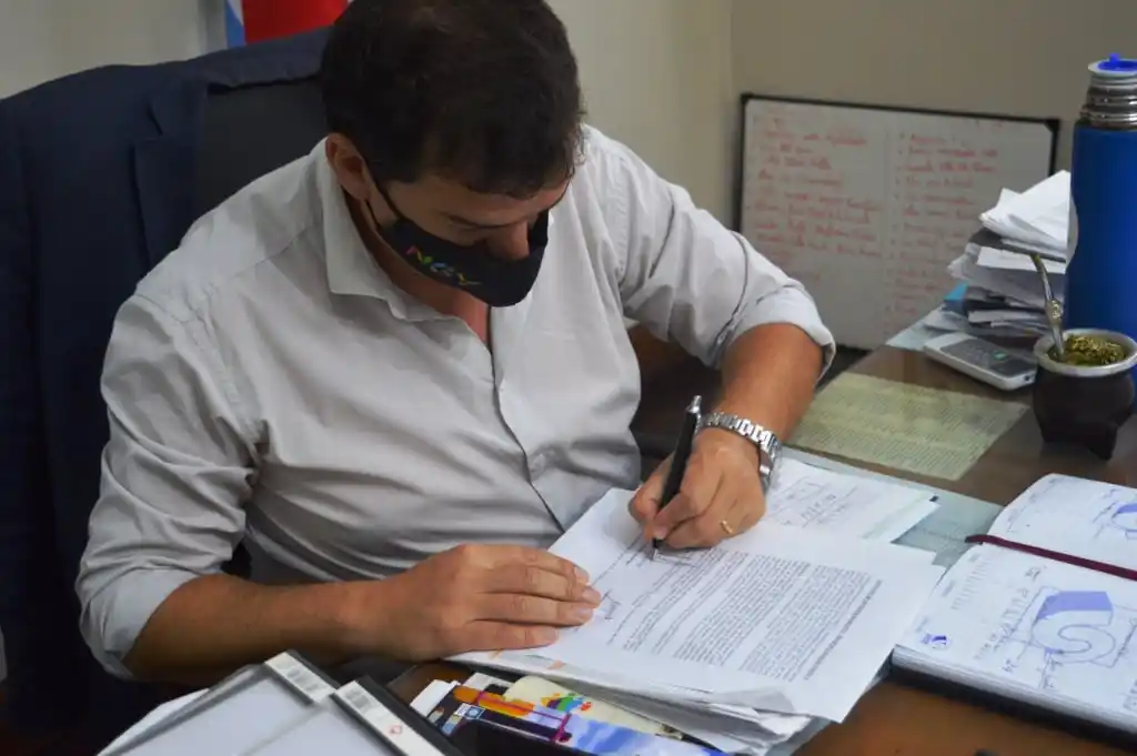 El justicialismo mostró el déficit del año 2020 y le respondieron desde el oficialismo referenciando a provincia y nación