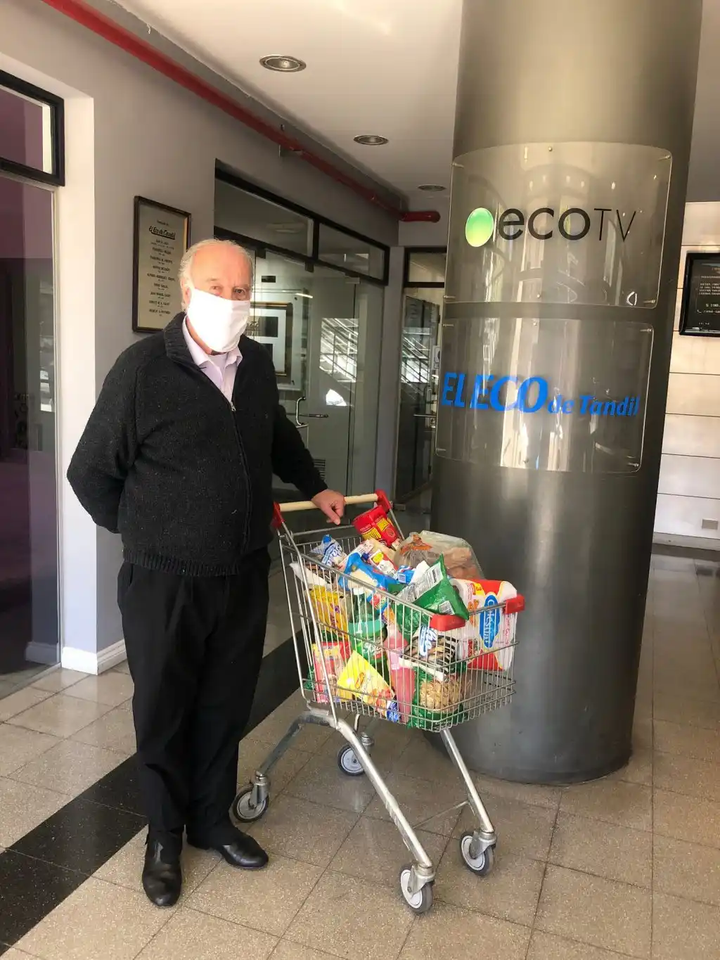 Entregamos otro carro repleto de mercadería