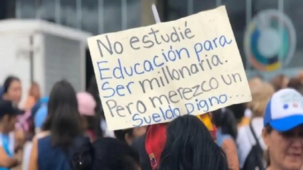 BONO SÍ HAY, AUMENTO SALARIAL NO HAY: ministra de Educación se sincera con los docentes