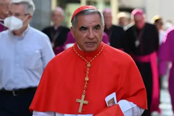 El cardenal suspendido por el papa Francisco renunció al cónclave