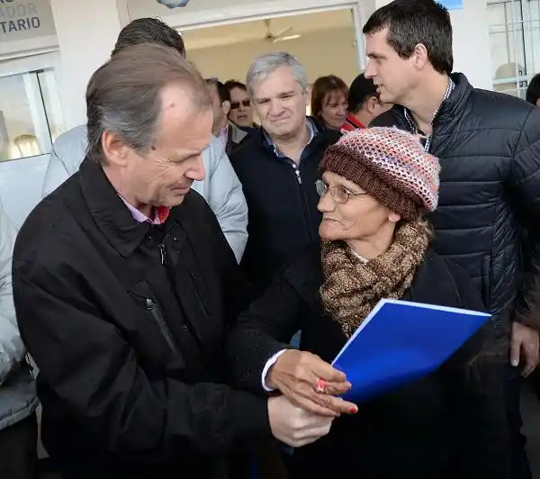 "Con hechos vamos a demostrar nuestro compromiso con el pueblo", dijo Bordet 