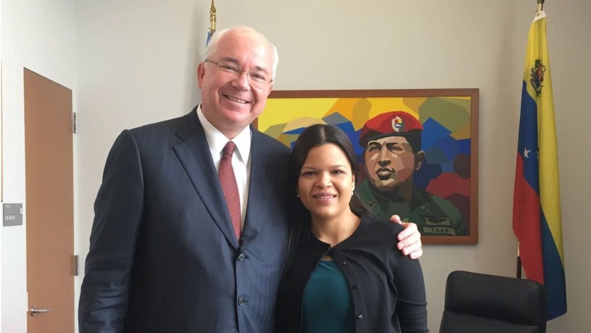 ¡NO ME AYUDES TANTO COMPADRE! María Gabriela repudia apoyo de Ramírez a Chávez y le hace ojitos a Mary Pili