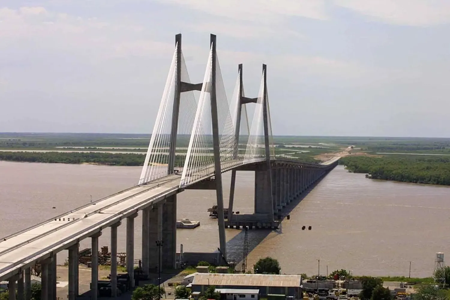 Incendios: cortarán el puente Rosario-Victoria