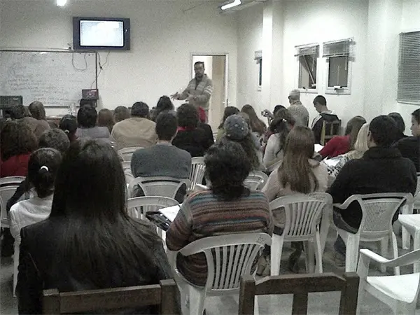 Las Flores: Programa de Capacitaciones 2014 para emprendedores culturales