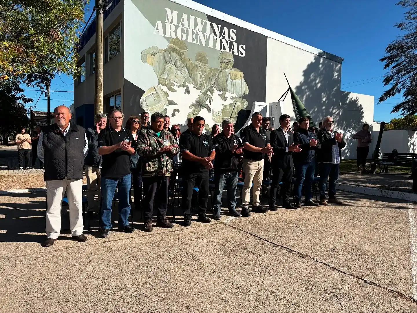 Los ex combatientes de la ciudad en el acto del 2 de abril. Foto: La Tribuna del Sur.