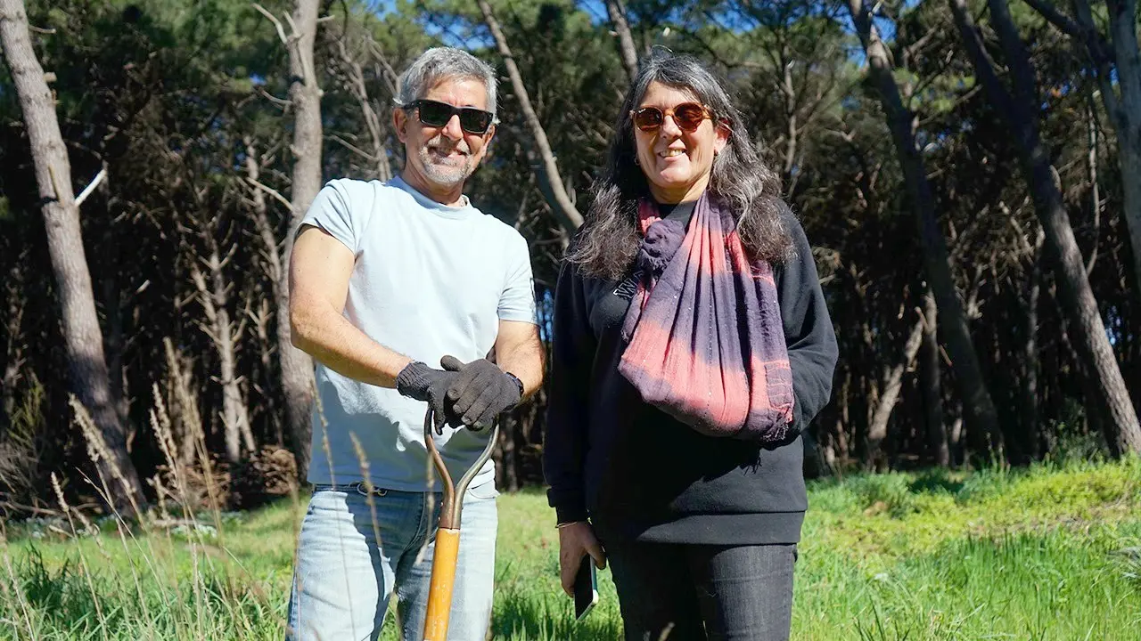 El farmacéutico Gabriel Traversini y la directora forestal, Andrea Frigerio
