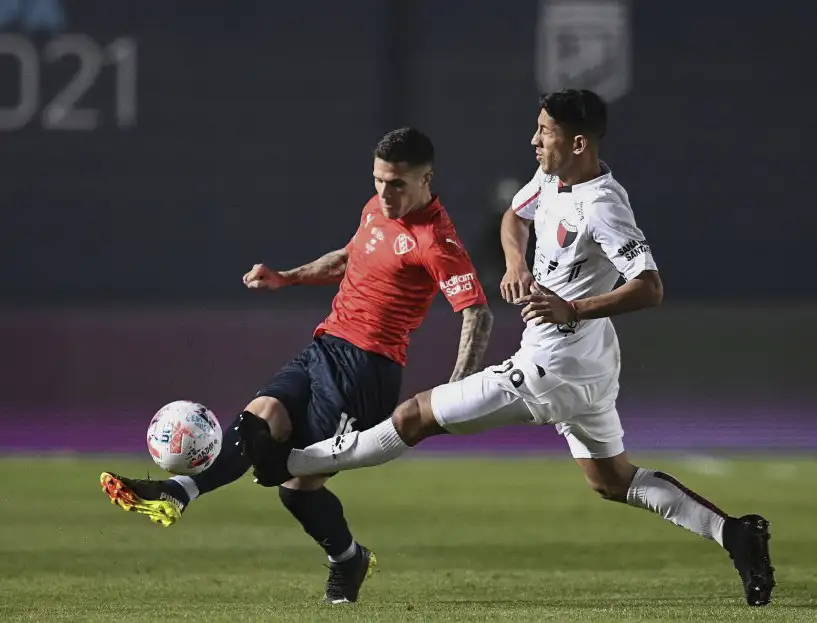 Bustos, parte de la defensa roja.