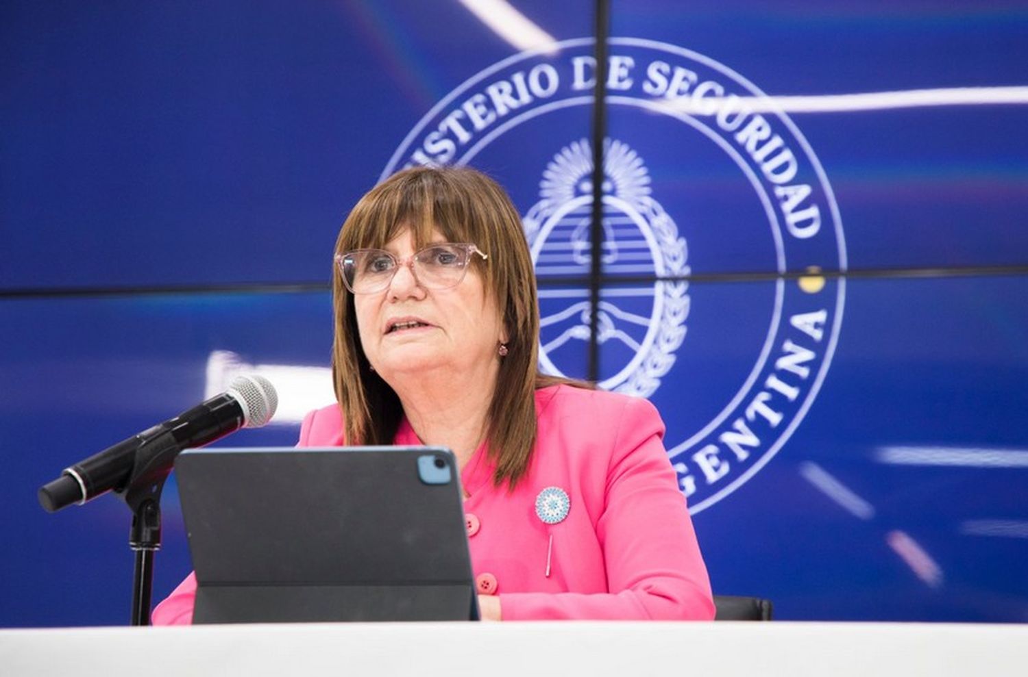 Bullrich, contra la CGT: "Que se dejen de joder y vayan a laburar"