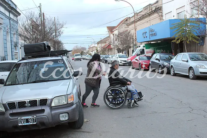 Estacionamientos exclusivos para personas con discapacidad, una norma que no se cumple