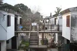 Inseguridad en el barrio 348: un joven amenazó con un arma blanca a la policía e intentó fugarse