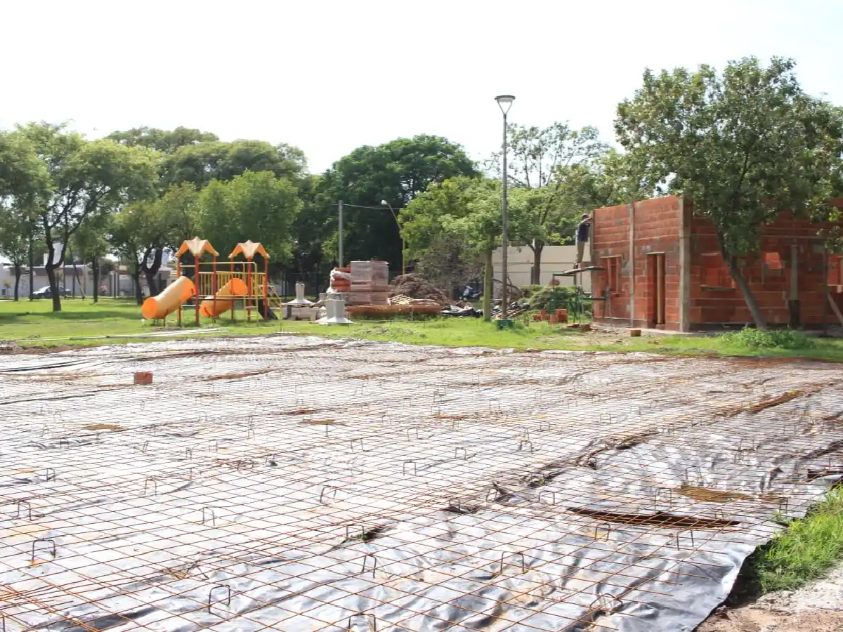 Avanza la construcción del Polideportivo Social en barrio Bouchard