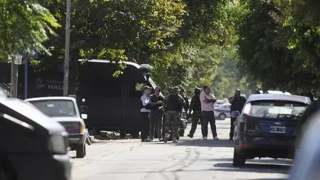 Un policía de la bonaerense usó de rehén a su familia en Almirante Brown