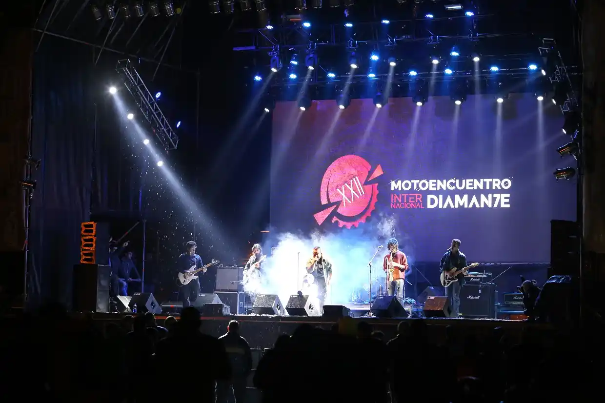 Jack cerró la noche de tributos en el escenario