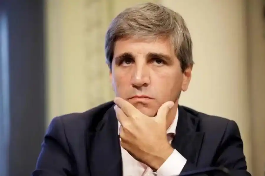 Caputo cruzó a Cristina Kirchner: "Tenga la dignidad de permanecer callada"