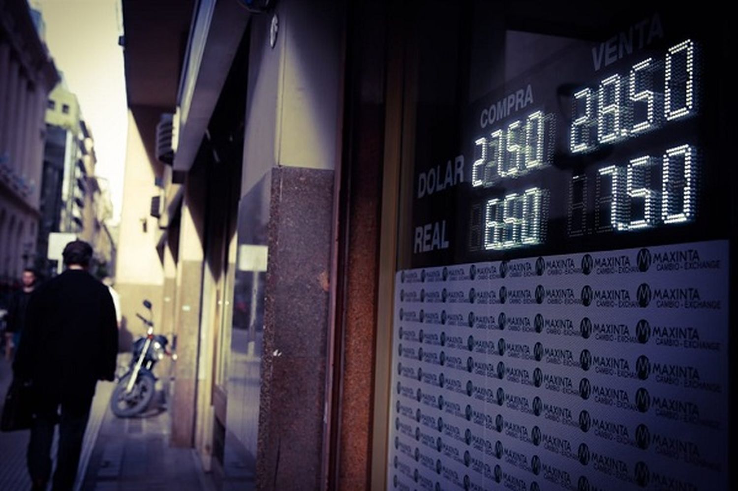A la espera de la licitación de Lebac, el dólar subió 5 centavos: cerró en $ 28,46
