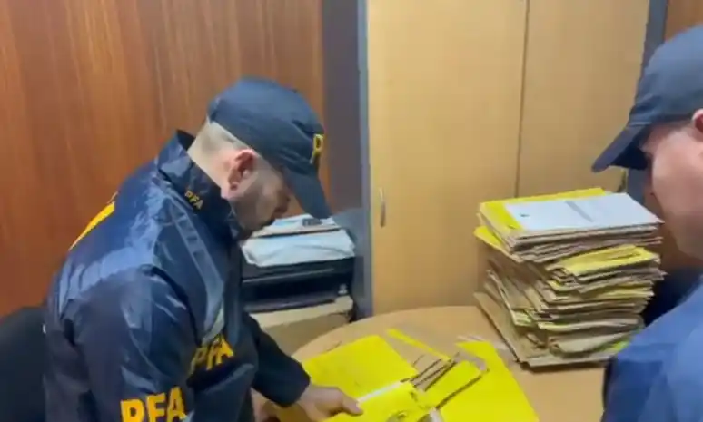 La división antifraude de la PFA allanó la sede del edificio municipal.