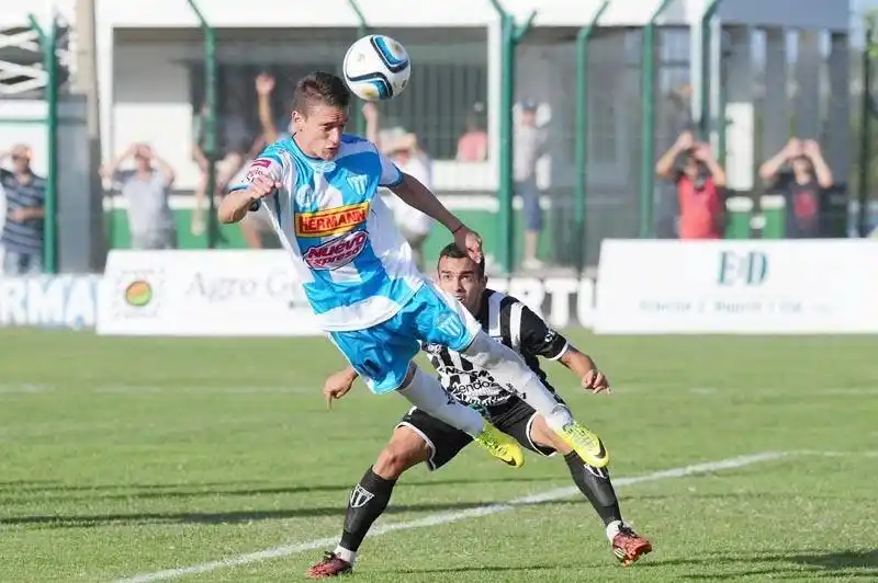 El ex Juventud Unida Neri Bandiera se sumó a Barracas Central