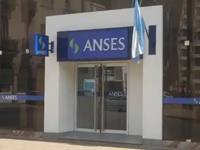 Detienen a un empleado de Anses acusado de violar a su hijastra