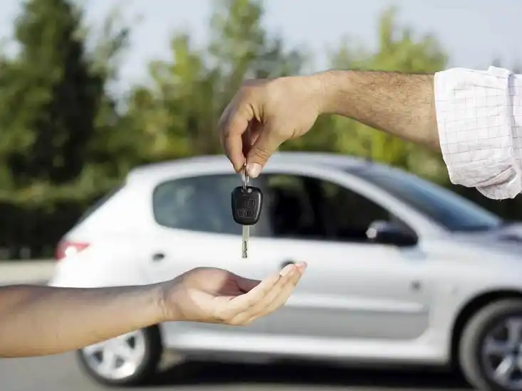Concesionaria vendió un auto
con deuda millonaria en multas