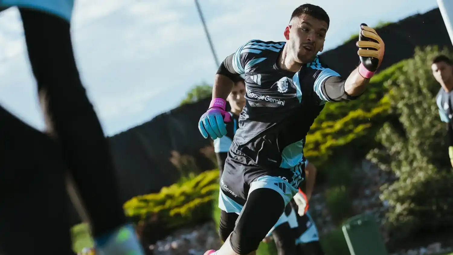 Rulli es una de las alternativas a "Dibu" Martínez.