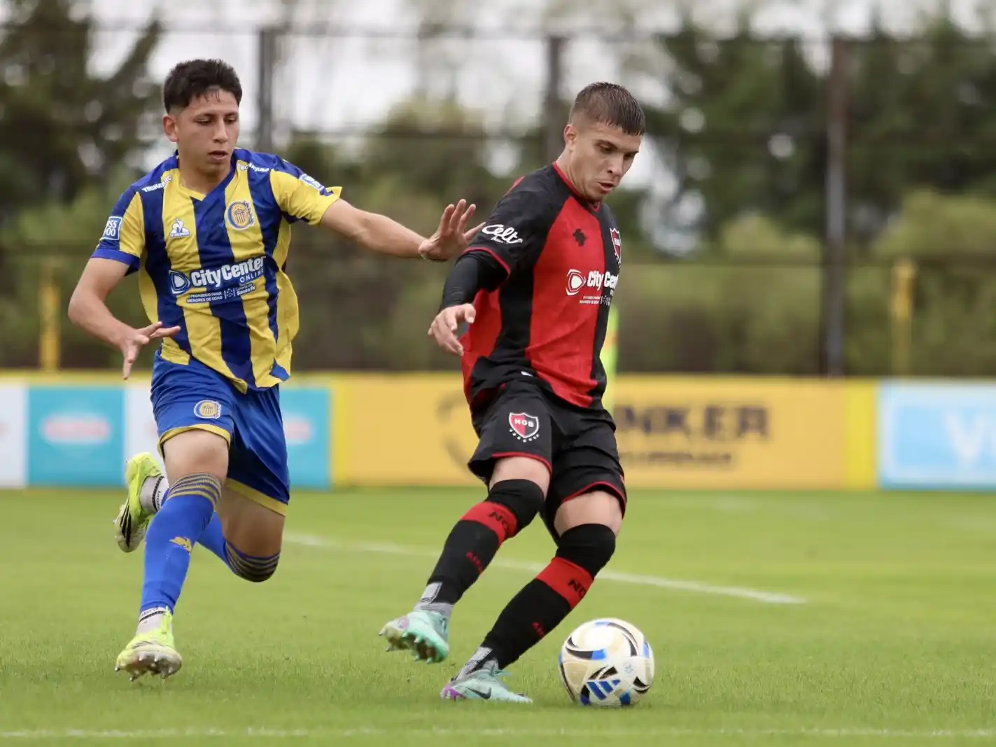 Lluvia de goles en Arroyo: Central y Newell's protagonizaron un partidazo en el Clásico de Reserva e igualaron 3 a 3