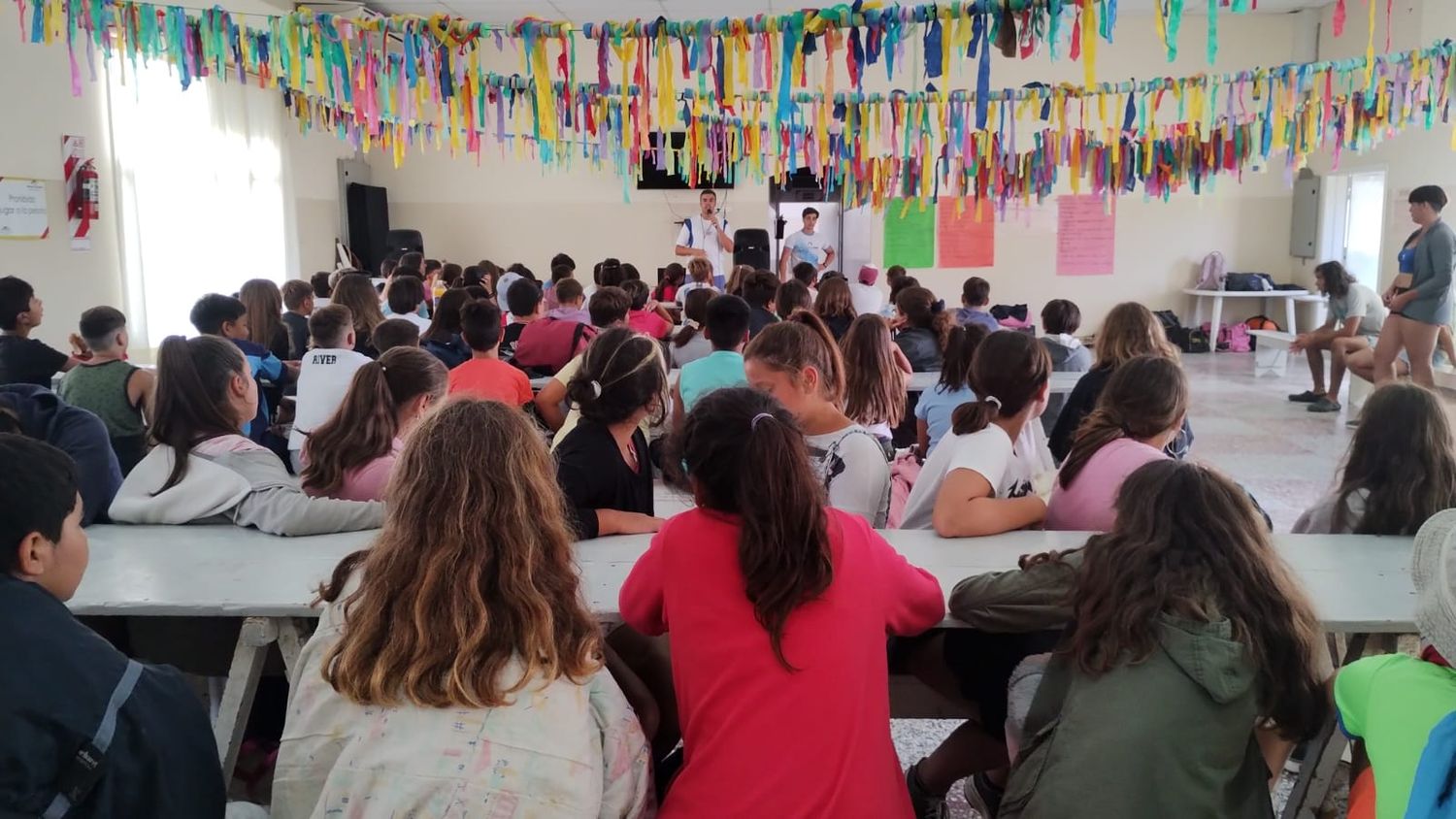 Unos 300 participantes viajaron al balneario de San Cayetano.