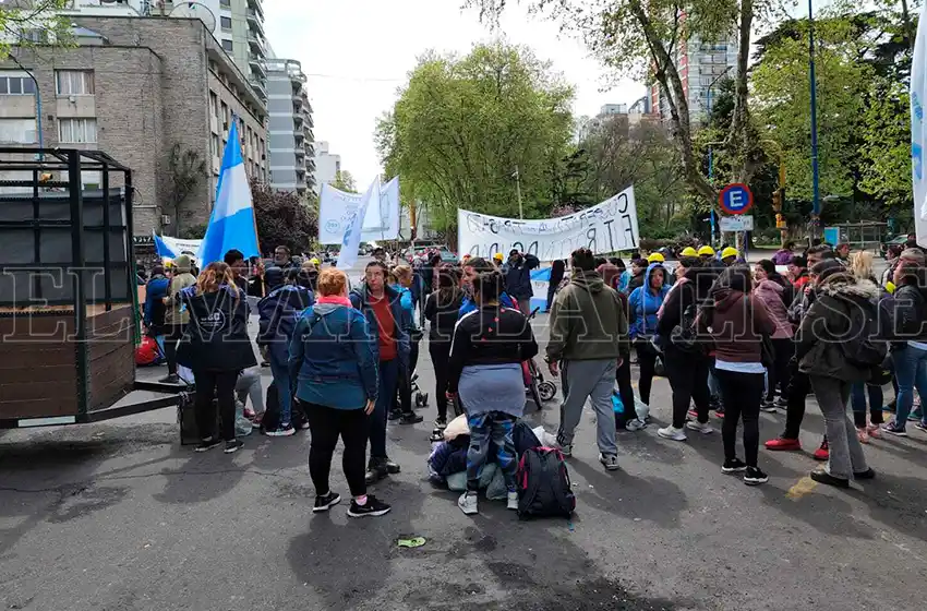 Movilización de las Cooperativas de Mar del Plata: "El Municipio nos da la espalda"