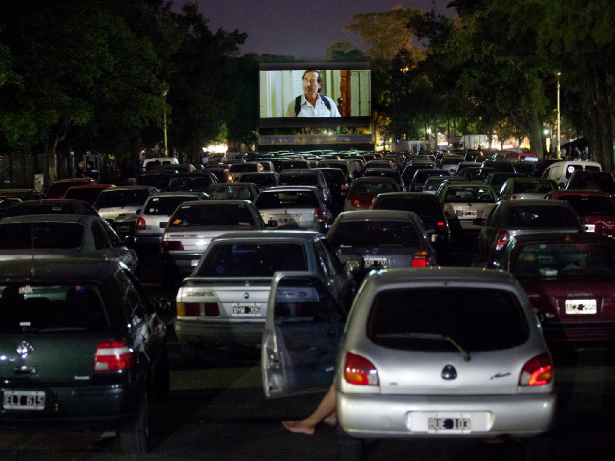 De la mano de la pandemia, quieren abrir el primer  autocine de la ciudad   
