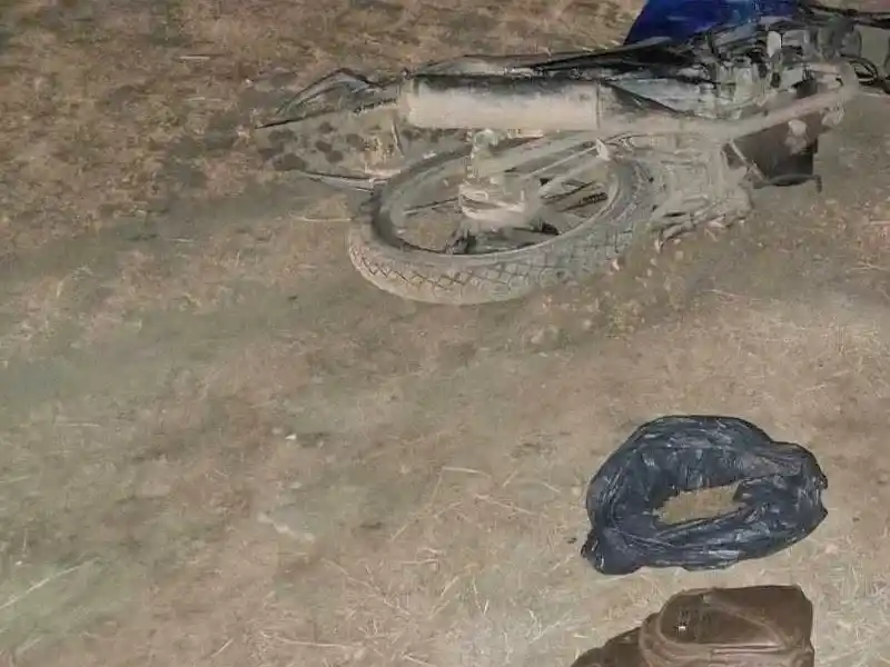 En distintos operativos secuestraron droga y una motocicleta